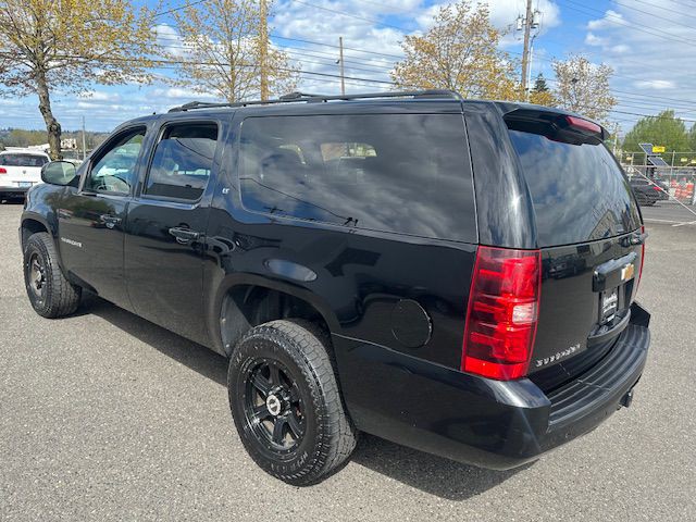 2014 Chevrolet Suburban Image 3