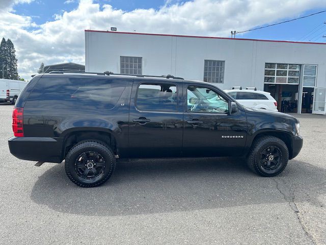 2014 Chevrolet Suburban Image 6