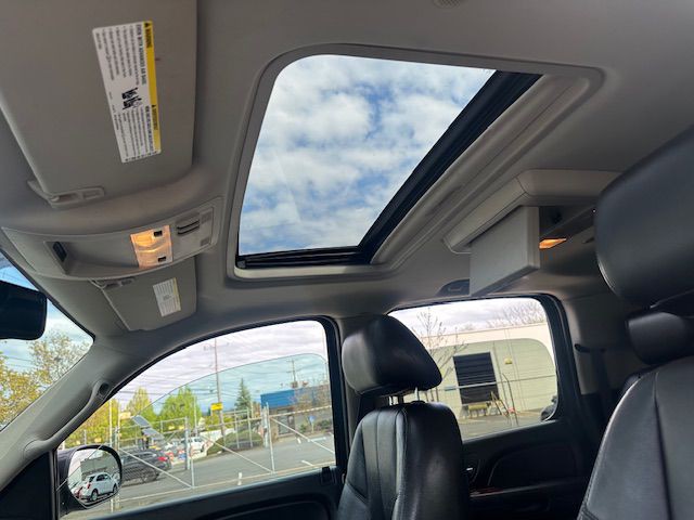 2014 Chevrolet Suburban Image 24