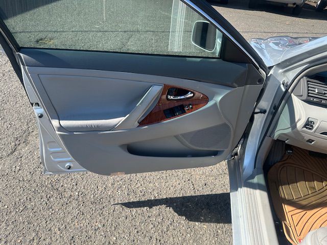 2011 Toyota Camry Image 11