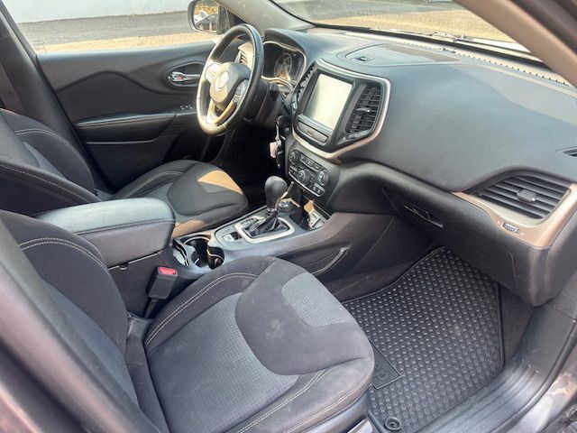 2017 Jeep Cherokee Image 11