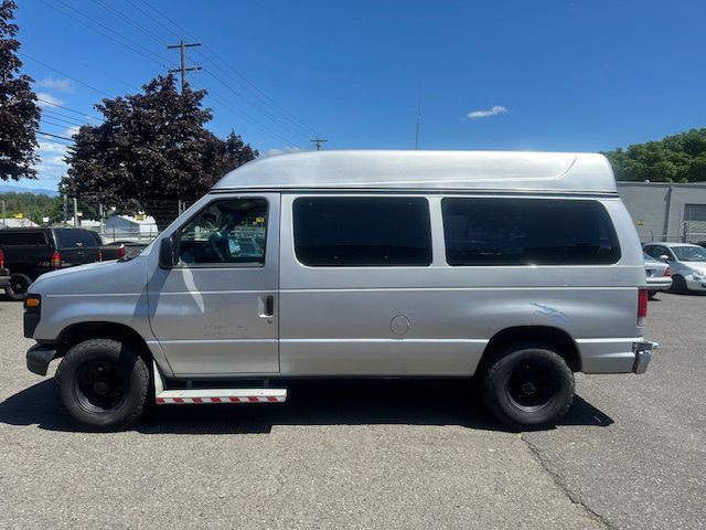 2012 Ford Econoline Image 2