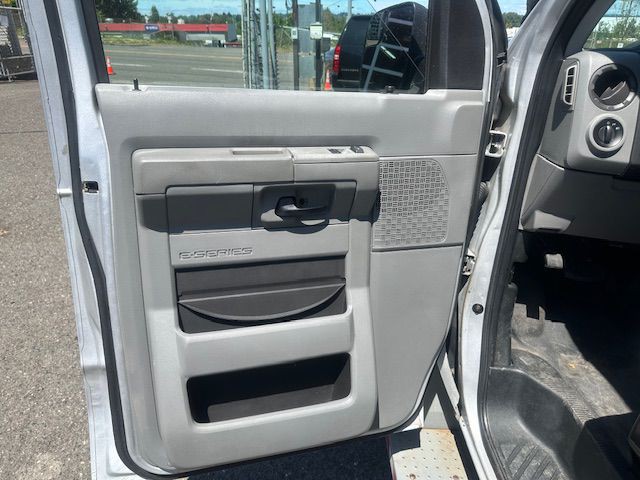 2012 Ford Econoline Image 10
