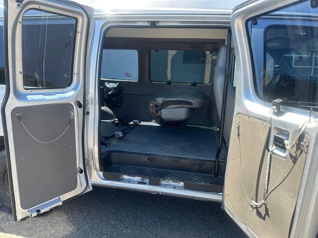 2012 Ford Econoline Image 13