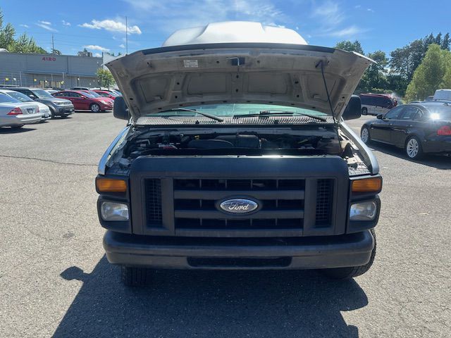 2012 Ford Econoline Image 26