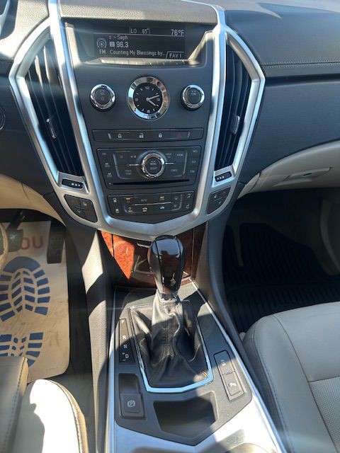 2011 Cadillac SRX Image 18