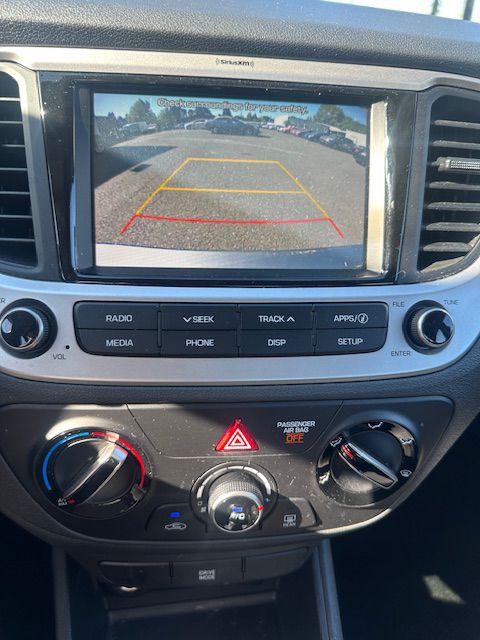 2022 Hyundai Accent Image 16