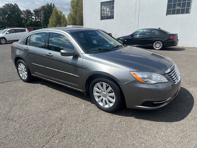 2013 Chrysler 200 Image 7