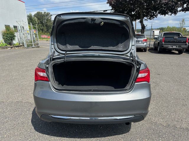 2013 Chrysler 200 Image 21