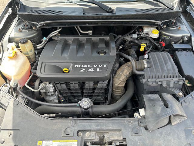 2013 Chrysler 200 Image 22