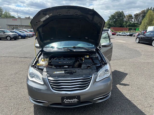 2013 Chrysler 200 Image 23
