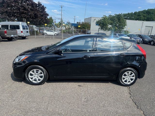 2012 Hyundai Accent Image 2