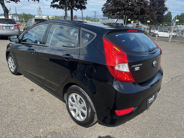 2012 Hyundai Accent Image 3