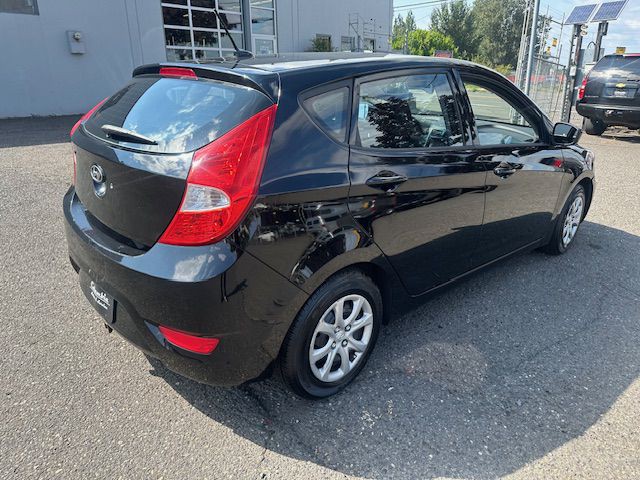2012 Hyundai Accent Image 5