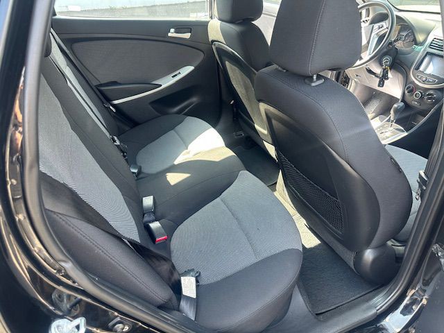 2012 Hyundai Accent Image 14