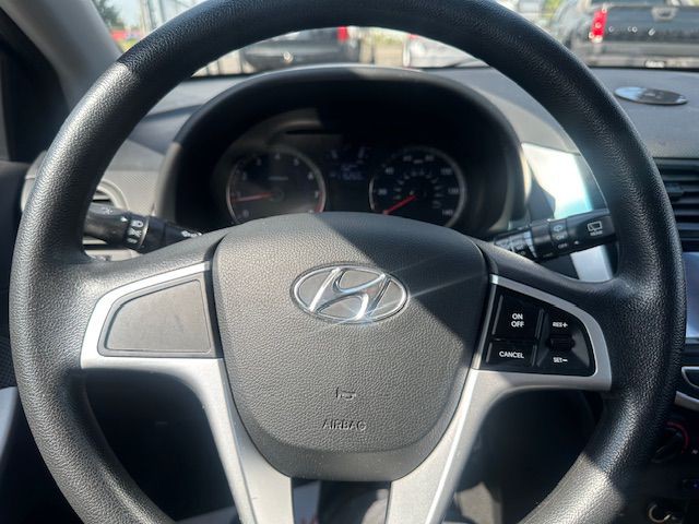 2012 Hyundai Accent Image 20