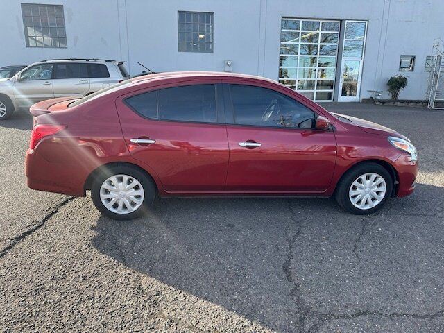 2017 Nissan Versa Image 4