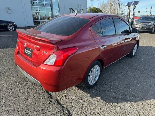 2017 Nissan Versa Image 6