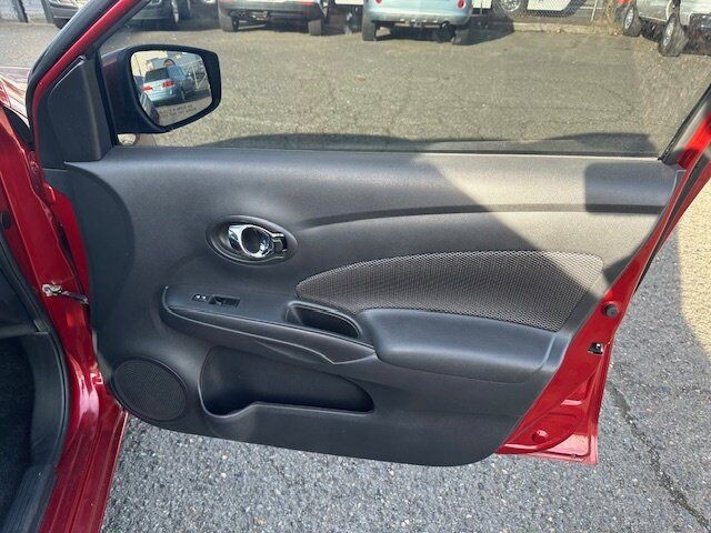 2017 Nissan Versa Image 16