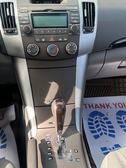 2009 Hyundai Sonata Image 16