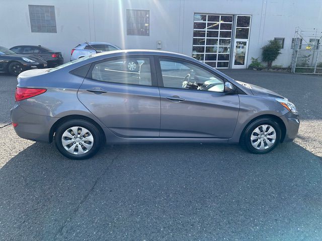 2016 Hyundai Accent Image 6