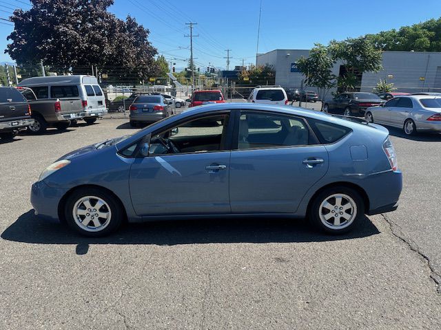 2005 Toyota Prius Image 2