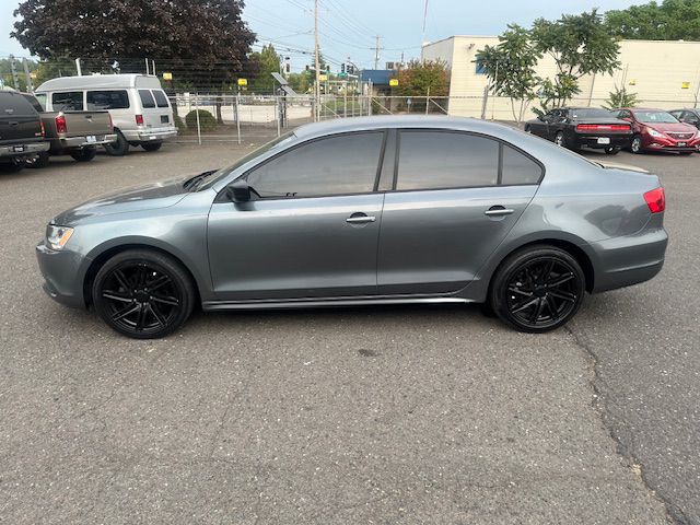 2013 Volkswagen Jetta Image 2