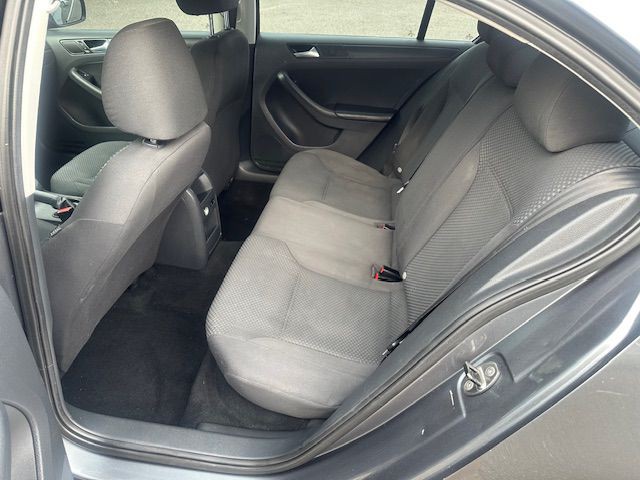 2013 Volkswagen Jetta Image 11
