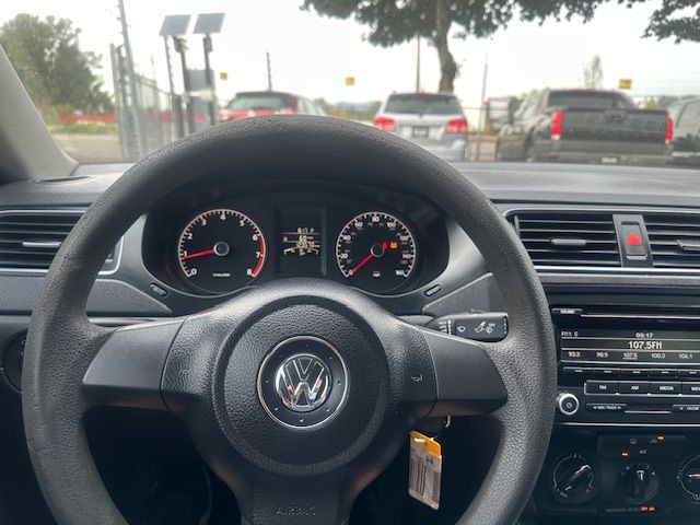 2013 Volkswagen Jetta Image 16