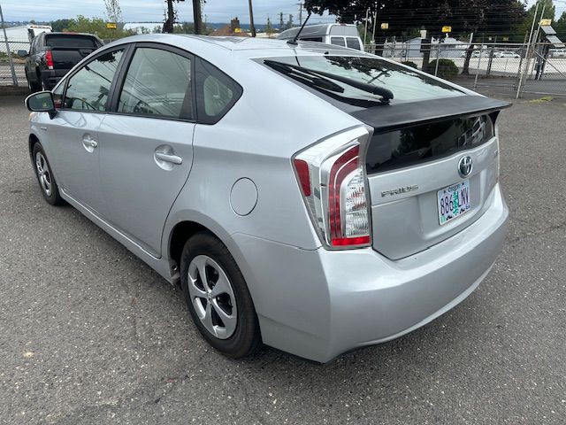 2013 Toyota Prius Image 3