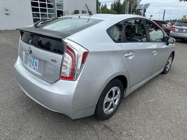 2013 Toyota Prius Image 5