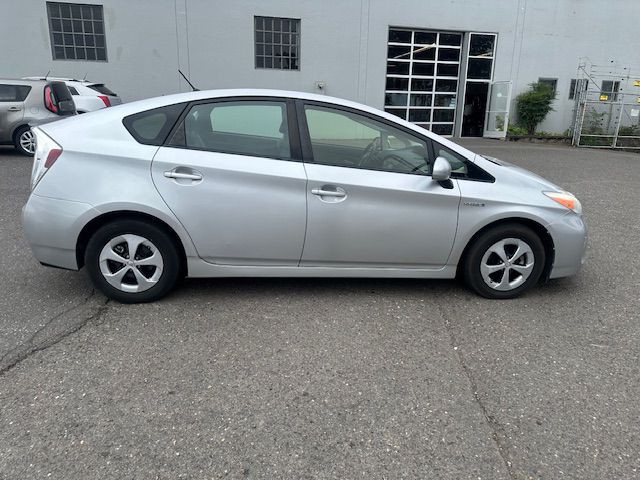 2013 Toyota Prius Image 6
