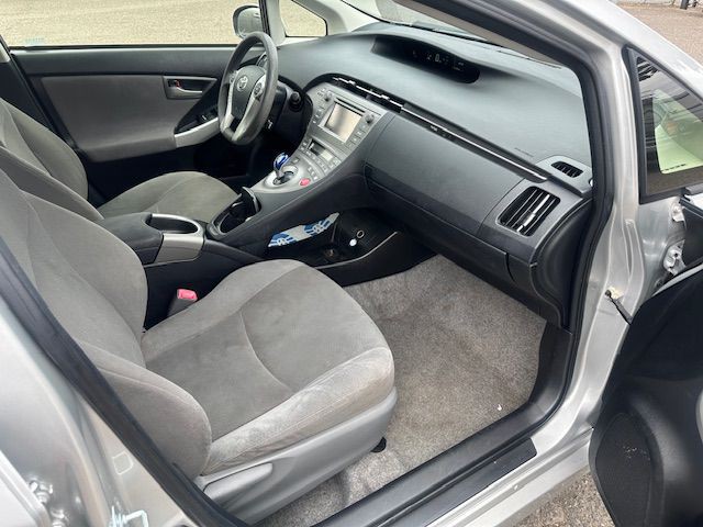 2013 Toyota Prius Image 11