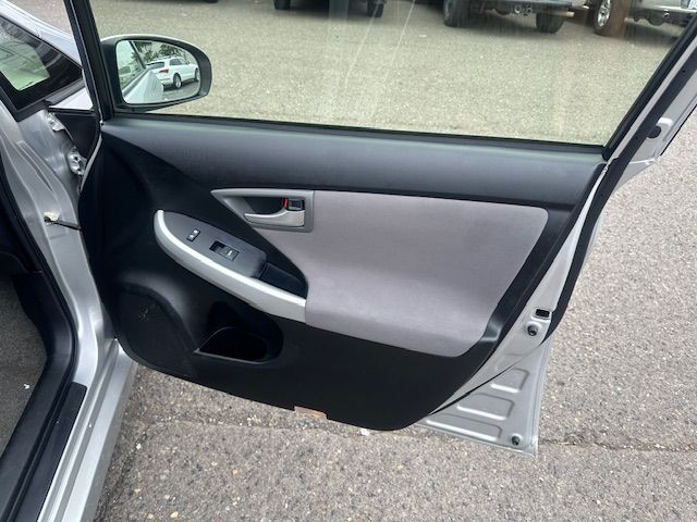 2013 Toyota Prius Image 12