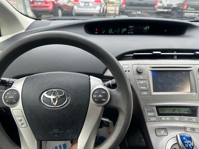 2013 Toyota Prius Image 17