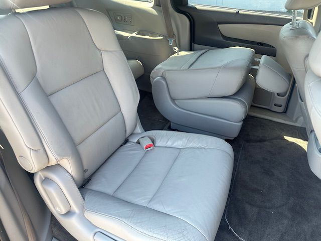 2011 Honda Odyssey Image 12