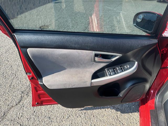 2013 Toyota Prius Image 10