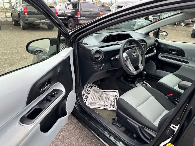 2014 Toyota Prius Image 10