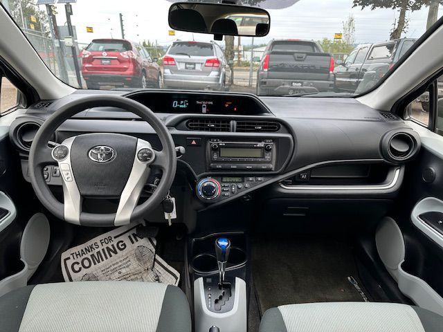 2014 Toyota Prius Image 21