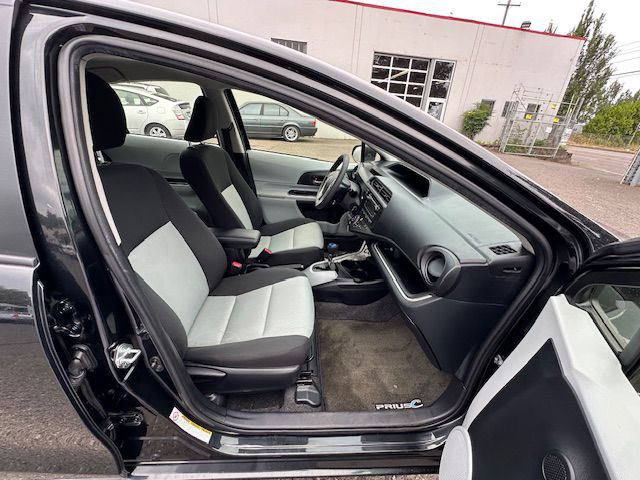2014 Toyota Prius Image 22