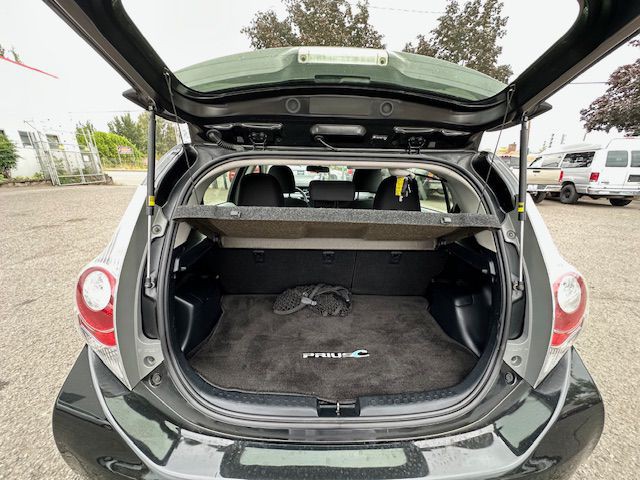 2014 Toyota Prius Image 24