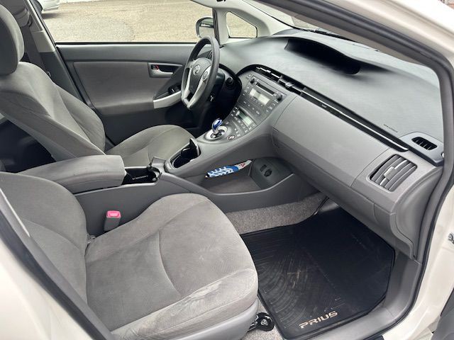 2011 Toyota Prius Image 12