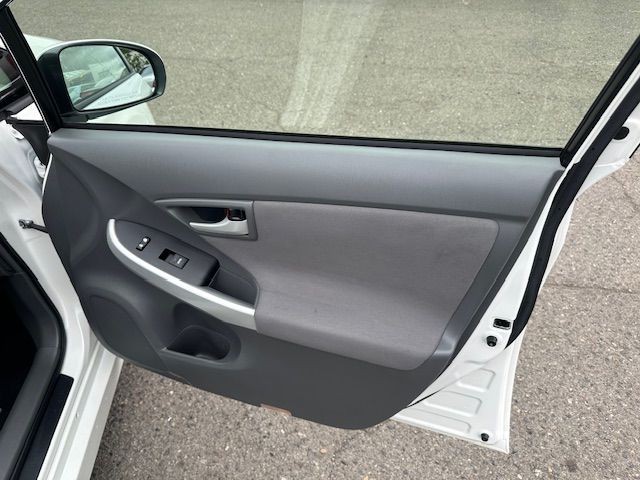2011 Toyota Prius Image 13