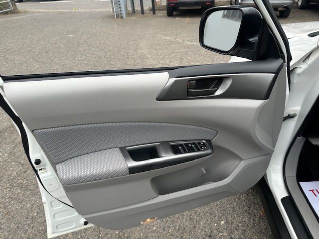 2011 Subaru Forester Image 10