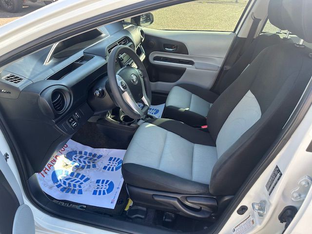 2014 Toyota Prius Image 9