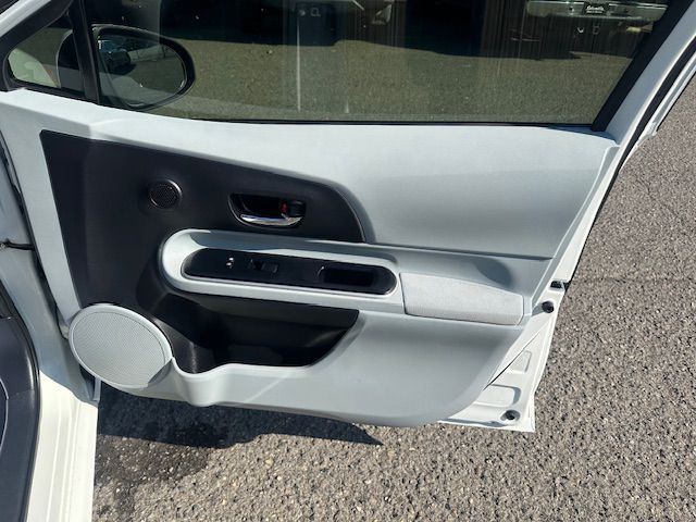 2014 Toyota Prius Image 12