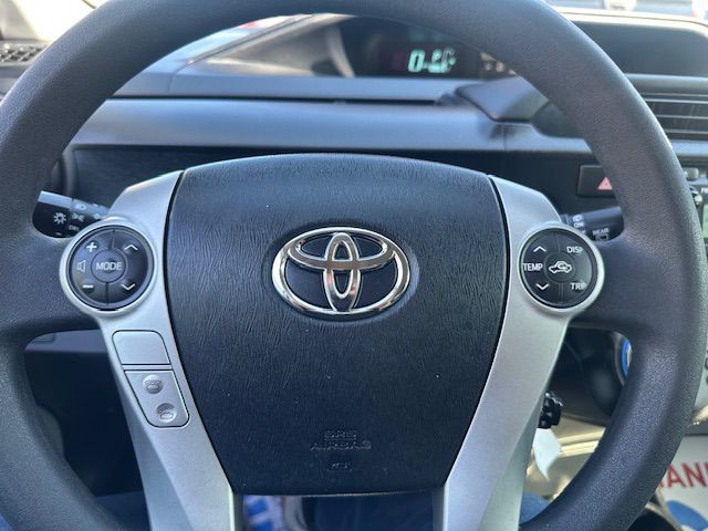 2014 Toyota Prius Image 17
