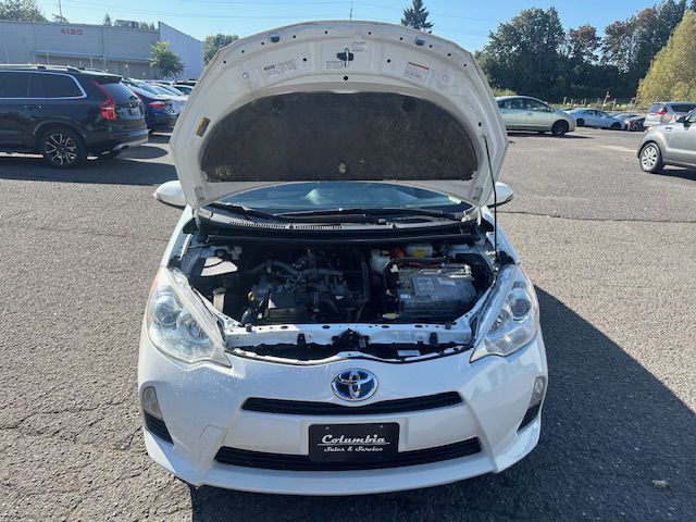 2014 Toyota Prius Image 24