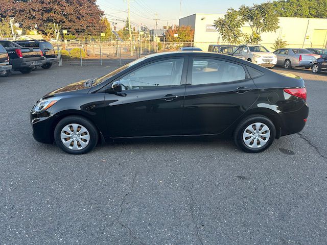 2015 Hyundai Accent Image 2