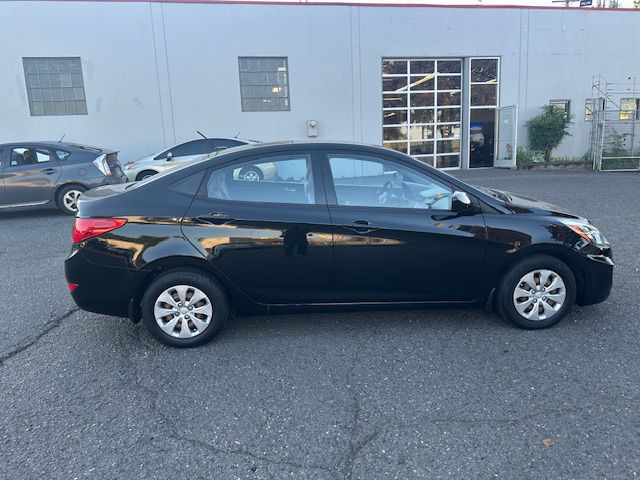 2015 Hyundai Accent Image 6